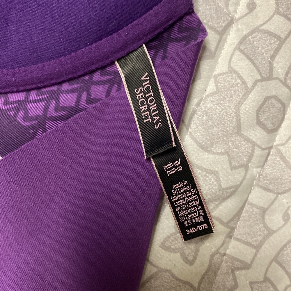 Victoria Secret - Pull Up Bra - Picture 4 of 7